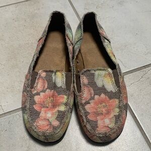 Asrosoles loafers. Multi colored. Woman’s size 9